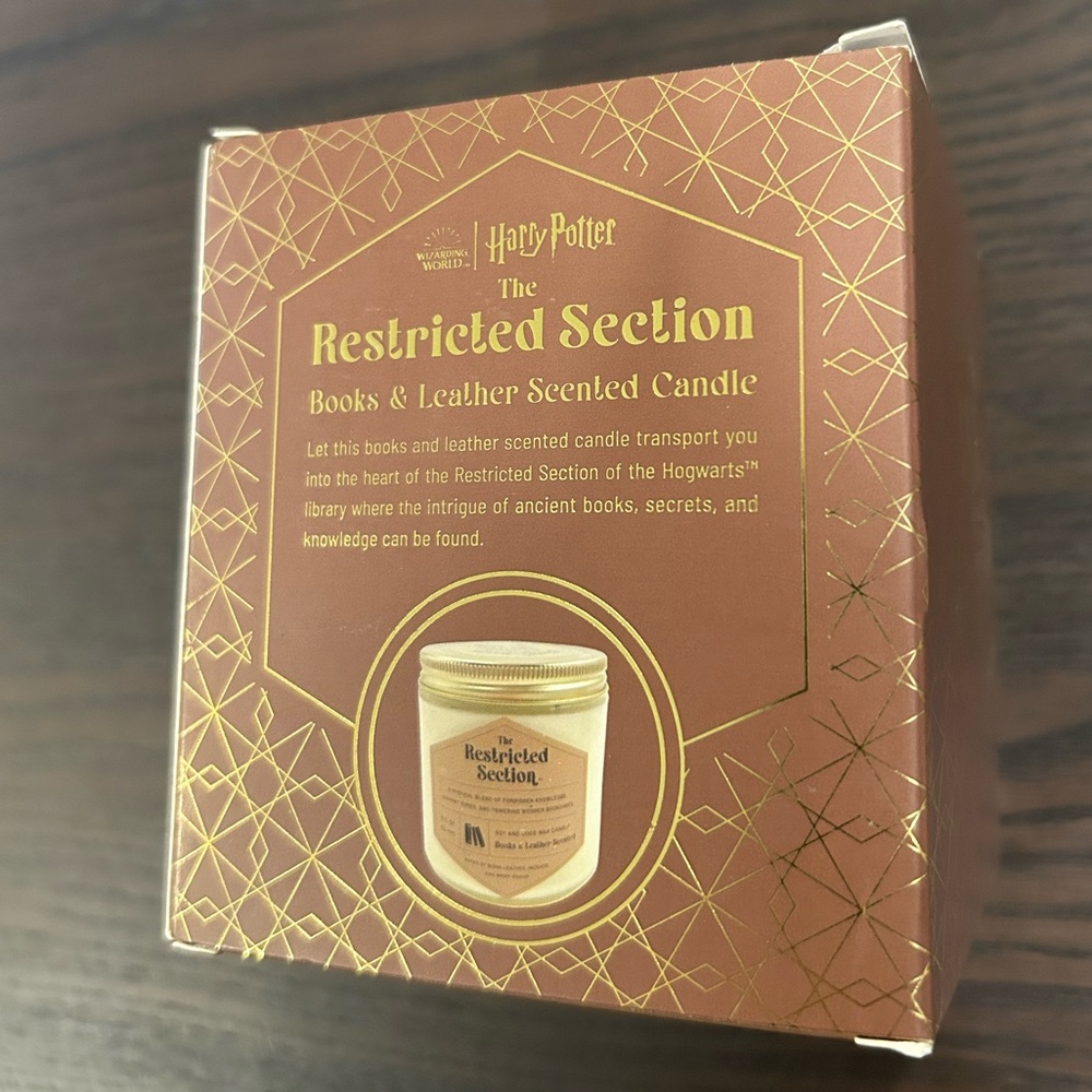 Harry Potter: The Restricted Section Scented Candle [Barnes and Noble Exclusive] - Picture 6 of 10